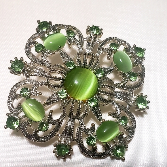 Worthington NIB Victorian Style Green Crystal Pin - Picture 5 of 10